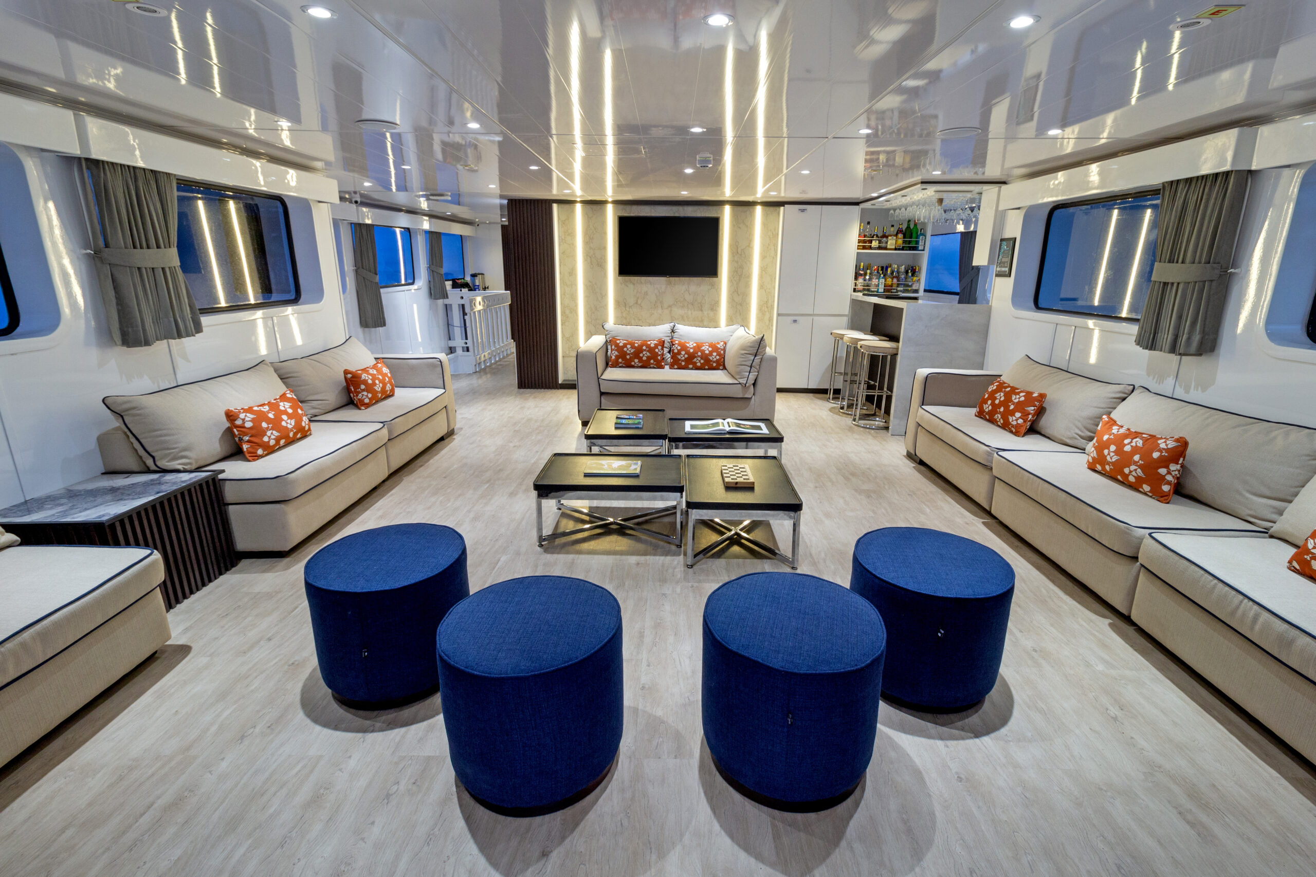 living-room1-galaxy-yacht